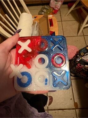 MKM Designs Glitter Tic-Tac-Toe Puzzle Toy - Red, Blue & White